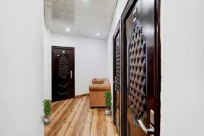 OYO Flagship R K Residency Near Jhilmil Metro Station - Image 2