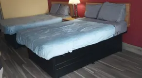 2 Queen Beds Hotel Room 212 - Image 3