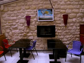 Plug Inn Montmartre Hostel - Image 3
