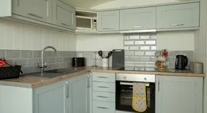 Yew Lodge - Shepherd's Hut Railway Carriage with "Hot Tub" - Sleeps 4 - Escape Completely! - Image 2