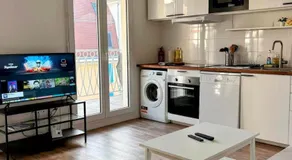 Elegant Apartment with Private Parking, close to Paris - Image 2