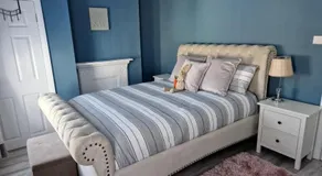 Violet House - Image 2