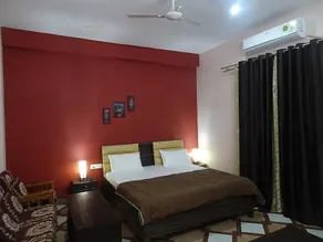 Foreigners Inn - 10 Minute Walk to KV Temple & Dashashwamedh Ghat- Free Parking- Alexa & Power Backup - Image 4