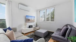 Sunny Manly Apartment Steps from Beach & Cafes - Image 2
