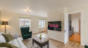 4 Bed City House with Private Garden and Parking - Image 2