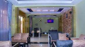 Kanye bridge hotel - Image 4