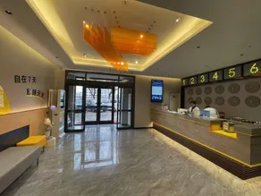 7Days Inn Yulin south gate bus station - Image 2