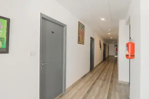 Hotel Grand by OYO Rooms - Image 3