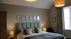 The Rose And Crown - Image 2