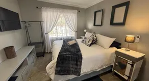 Stellies Accommodation - Room 1 - Image 2