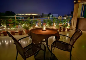 Gold Leaf Hotel - Image 2
