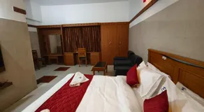 Skyry Hotels Gandhipuram - Image 2