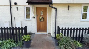 Charming Detached Cottage Guest Room in Silsoe Village - Image 5