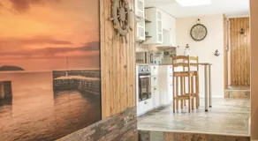 Deluxe Rustic Charlestown Themed Apartment - Image 5