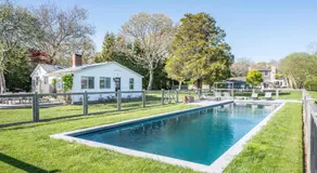 Classic Wainscott East Hampton Home - Image 5