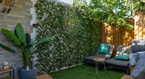 Une Clé Pour Deux - Chambre romantique avec Patio & Spa privatifs - Image 4