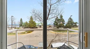 Lakeshore Inn - Image 2