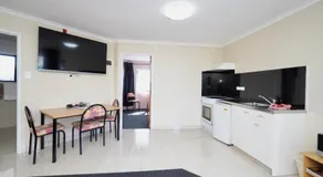 Ulster Lodge Motel - Image 5
