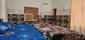 OYO Rock Star Hotel & Rooms - Image 4