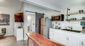 Jacksonville Hideaway Modern Unit - Image 2