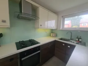 Stylish 3 bed close to Nissan - Image 4