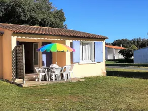 Alluring Holiday Home in Saint-Savinien with Jacuzzi - Image 2