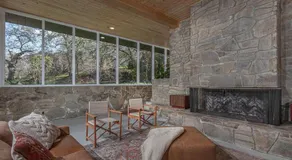 Beautiful Fully Renovated Mid-Centruy Modern Home - Image 5