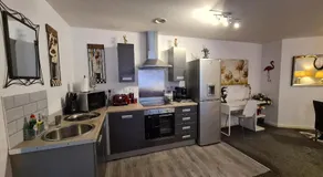 Cozy 2BD & 1BA City Centre Luxury with Free Parking - Image 4