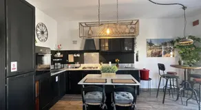 Industrial Cozy Apartment in Bugibba, Prime Location - Image 2