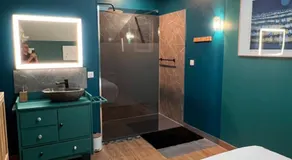 Suite 60m2 au calme avec SPA à Montélimar parking privé à 2 pas du centre ville - Image 2