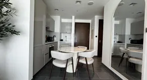 Luxury 1-Bedroom Apartment with Pool Access in DIFC, Dubai - Image 5