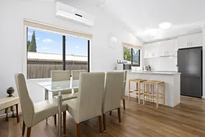 Spacious 2-Bedroom with Private Parking Access - Image 3