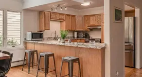 Bootleggers Condo 2 Bedroom Modern Condo in Heart of Downtown - Image 5