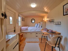 Glamping in Northamptonshire near Cotswolds - Image 2