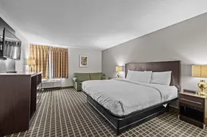 Ramada by Wyndham Stevens Point - Image 2