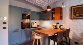 Home Avenue Luxury Townhouse - Image 4