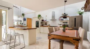 Double bedroom with private toilet and shower, easy to city center - Image 3