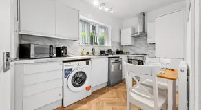 Balham Luxury Apartment 6 Min Walk to Underground and Overground Prime Balham Location - Image 3