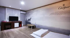 Happy Q Motel - Image 2