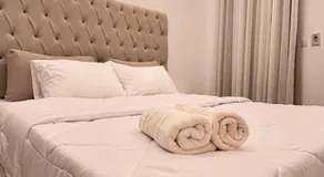 Luxurious and hotel-like accommodation with garden view - Image 4