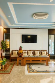 Hoài Thu Hotels - Image 2
