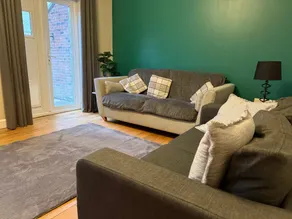 Spacious Contractor House for Families, Groups, and Free Parking - Image 2