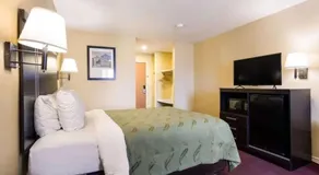 Urban Inn & Suites - Image 5