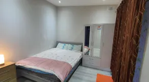 Studio with Private Kitchen - Image 2