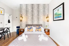 The Shirt Factory Apartments - Image 3