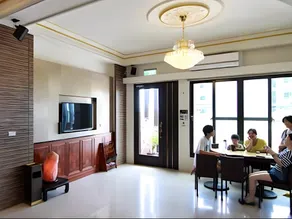 Lambo Stay Inn - Image 2