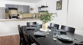 Charming Dreamy Home Close to Downtown SA - Image 3
