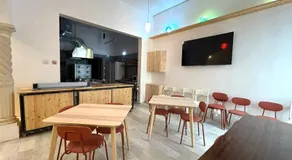 Dragon's Den Hostel - Image 5