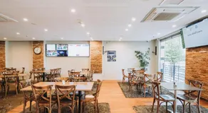 Royal Hotel Orange - Image 4