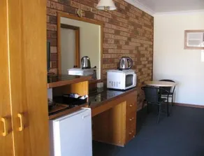 Lucky Strike Motel - Image 4